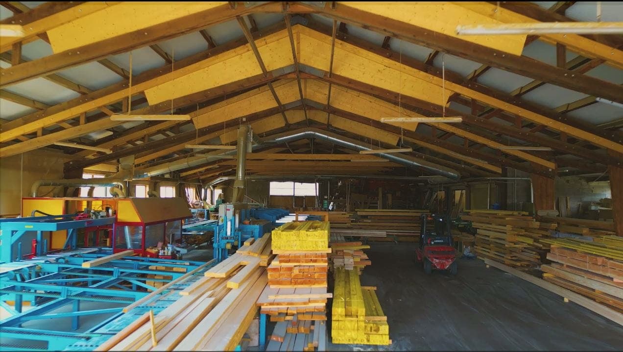 L'atelier de production et de taille de charpente de La Charpenterie des Bois Noirs