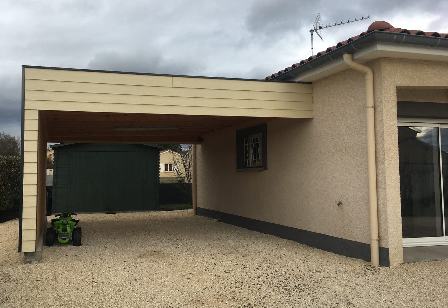 Abri voiture bois — aménagement bois, Balbigny (42)