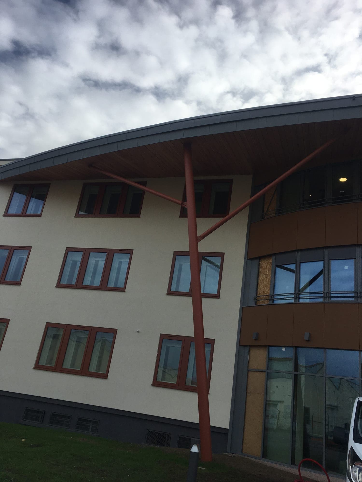 Bureaux tertiaires à toiture bois — charpente, Varennes-sur-Allier (03)