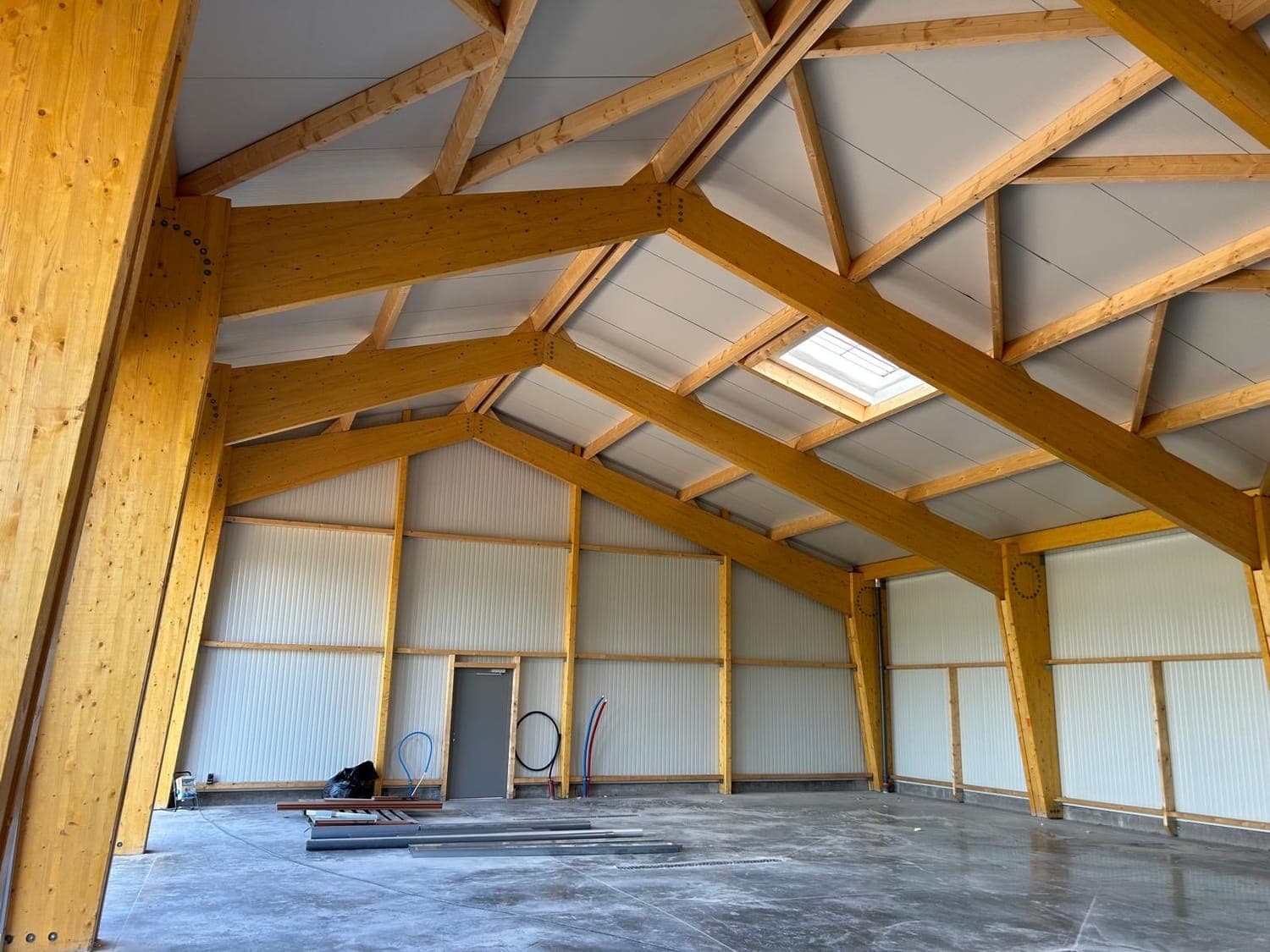 Caserne des pompiers (SDIS) — charpente, Saint-Germain-Laval (42)