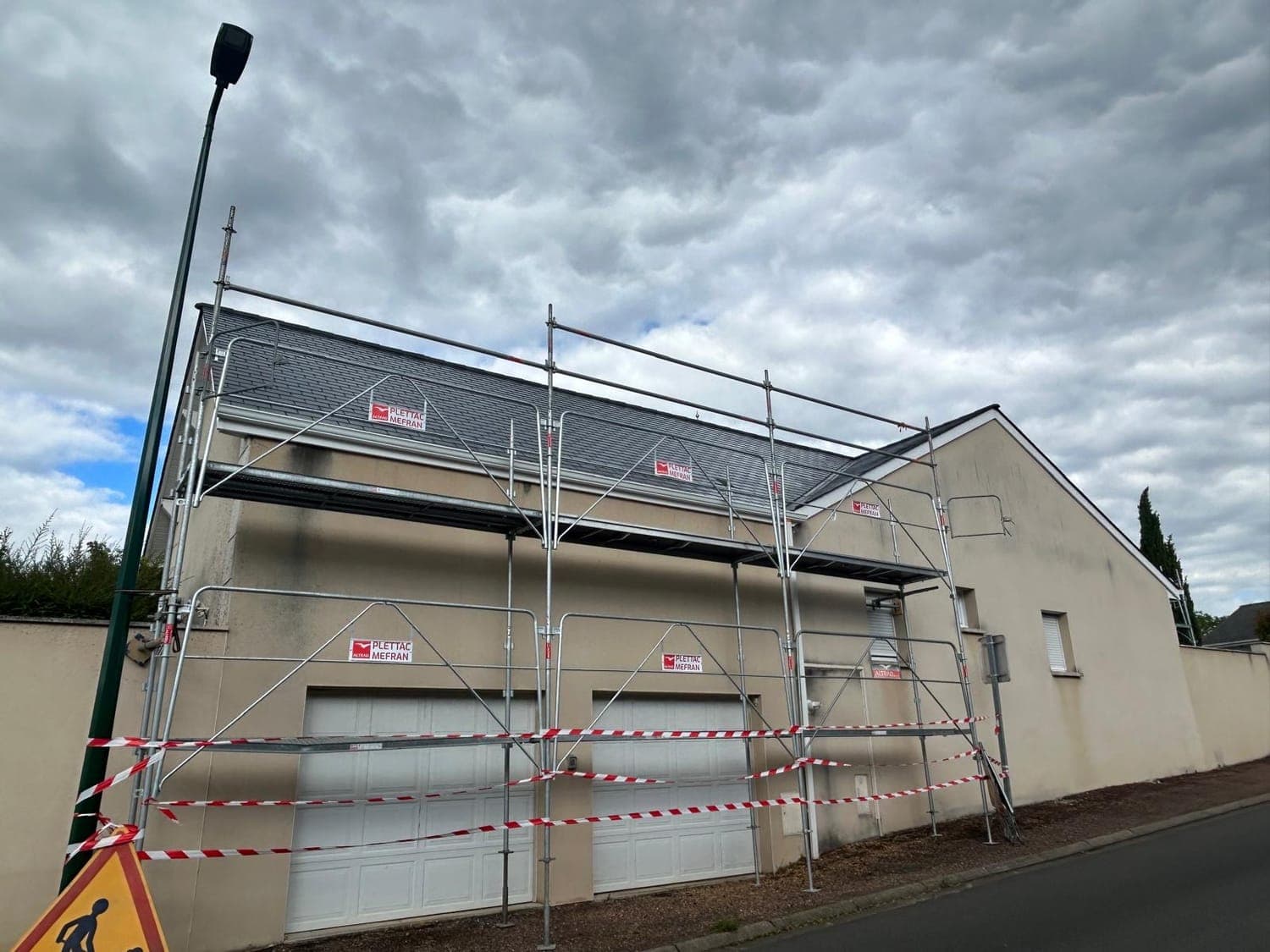 Réfection d'une couverture en ardoise après un sinistre de grêle